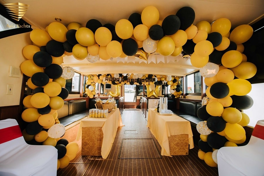 Hiện tại bạn có thể chọn hình thức đặt tiệc sinh nhật trên du thuyền ở tphcm ban ngày hoặc ban đêm
