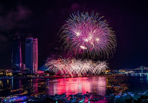 Cần tìm nơi xem pháo hoa trên du thuyền 2020